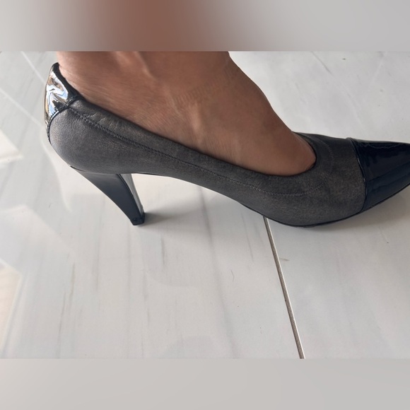 Stuart Weitzman Metallic and Black Heels - Picture 13 of 13